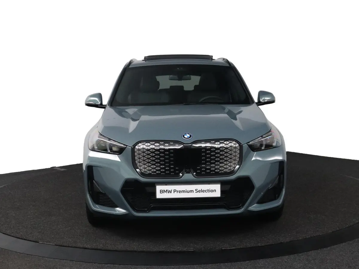 eDrive20 67 kWh M Sport Edition | SOH 100% | Trekhaak | Panoramadak | 19inch | M-Sport Pro