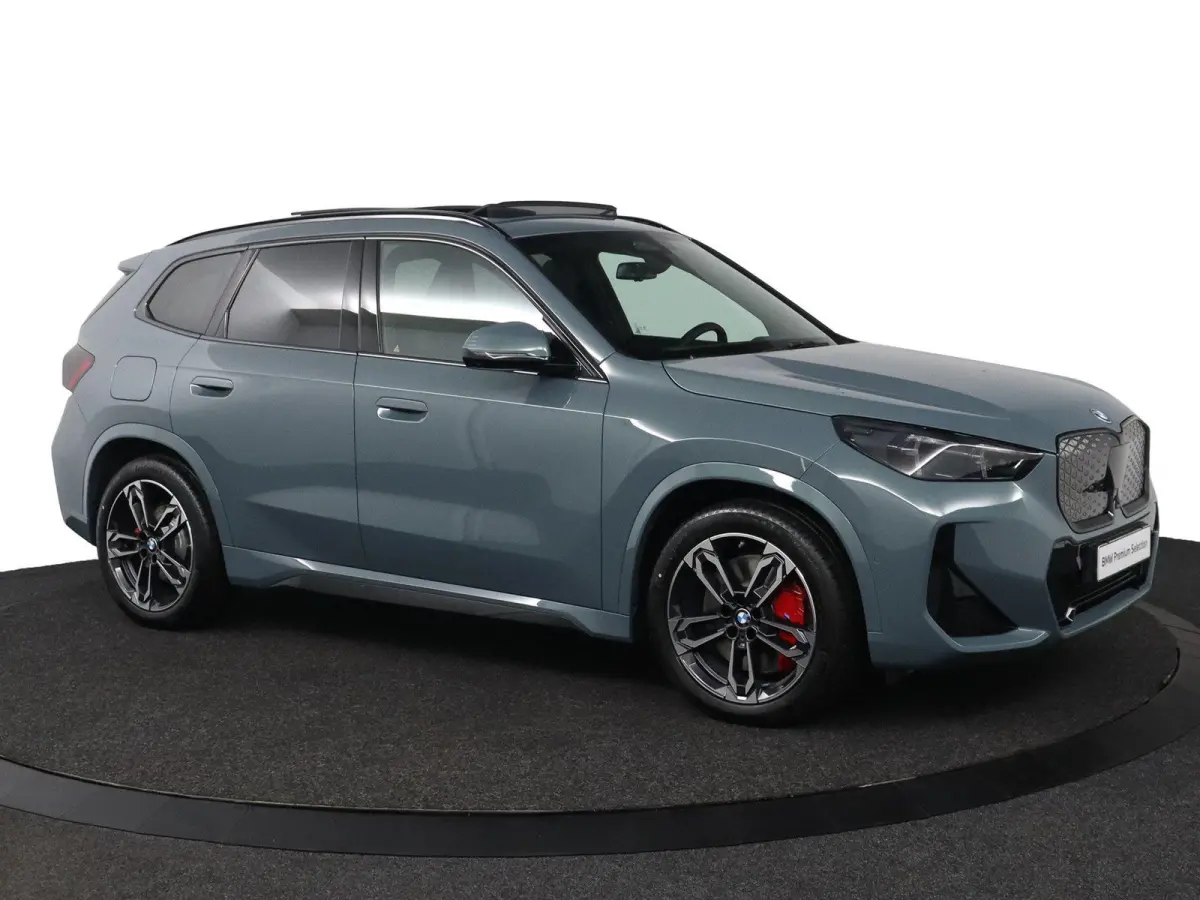 eDrive20 67 kWh M Sport Edition | SOH 100% | Trekhaak | Panoramadak | 19inch | M-Sport Pro