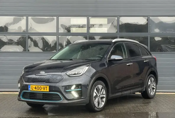 EXECUTIVELINE 64 kWh (100% SOH) I SCHUIF/KANTELDAK I STOELVERWARMING I APPLE CARPLAY I PREMIUM AUDIO