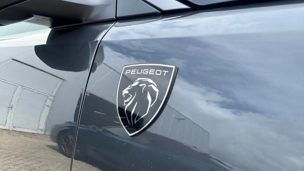 GT Exclusive | Adaptieve cruise control met Stop&Go functie | Elektrische parkeerrem | Extra getinte achterste zijruiten en achterruit