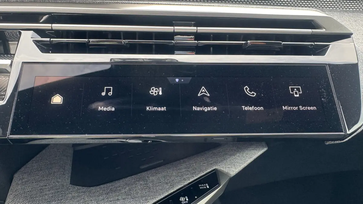 GT Exclusive | Adaptieve cruise control met Stop&Go functie | Elektrische parkeerrem | Extra getinte achterste zijruiten en achterruit