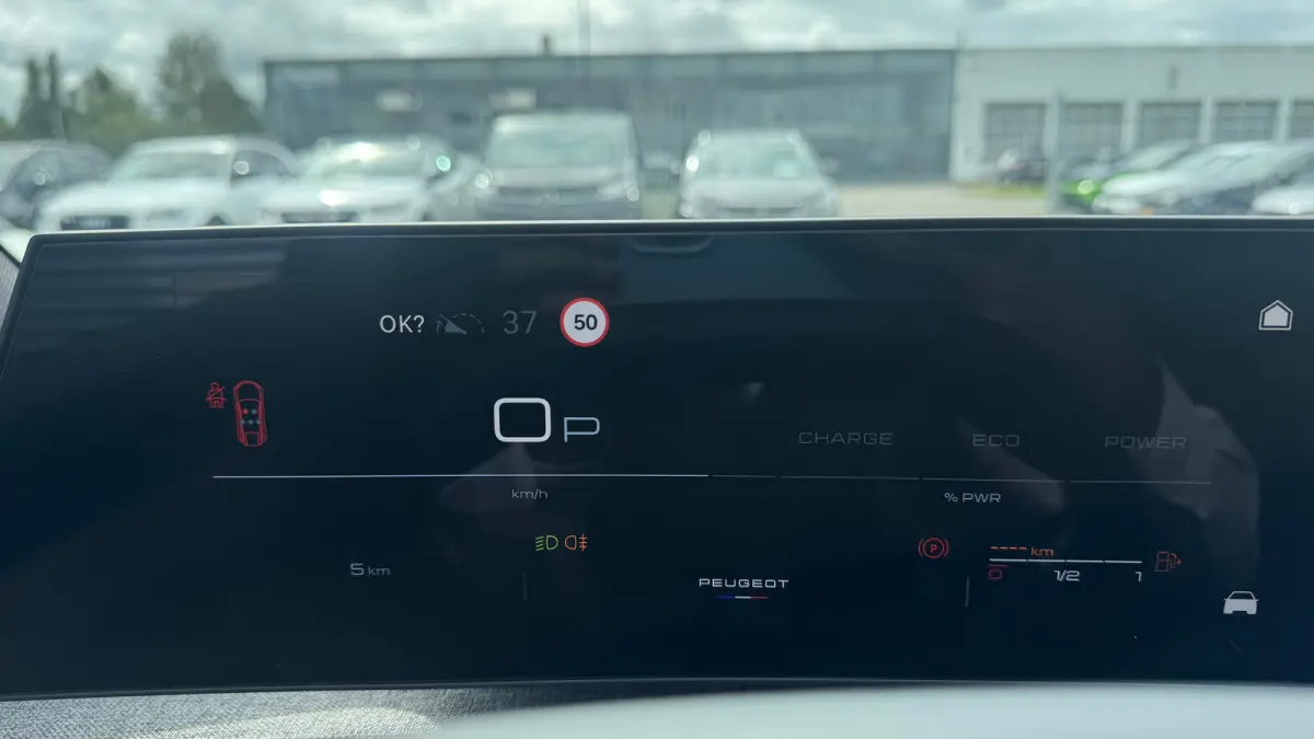 GT Exclusive | Adaptieve cruise control met Stop&Go functie | Elektrische parkeerrem | Extra getinte achterste zijruiten en achterruit