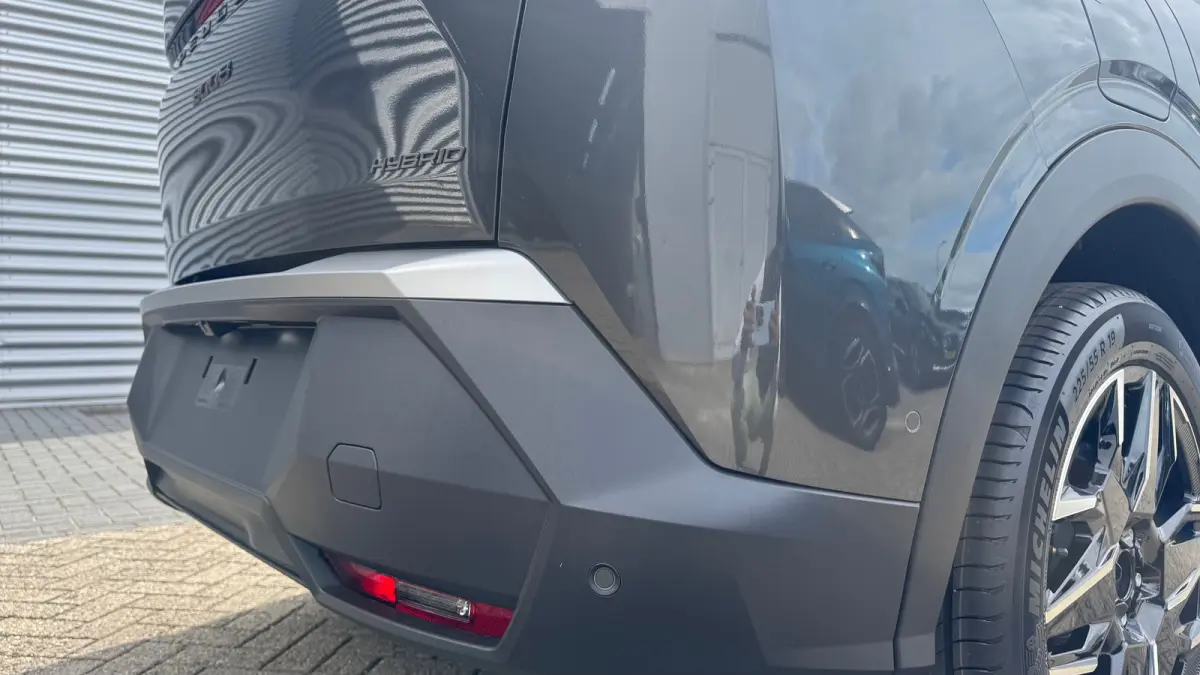 GT Exclusive | Adaptieve cruise control met Stop&Go functie | Elektrische parkeerrem | Extra getinte achterste zijruiten en achterruit