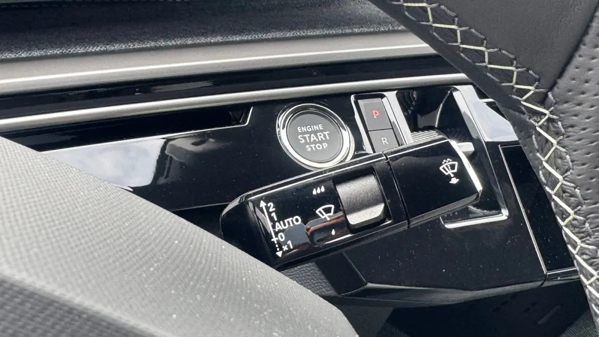 GT Exclusive | Adaptieve cruise control met Stop&Go functie | Elektrische parkeerrem | Extra getinte achterste zijruiten en achterruit