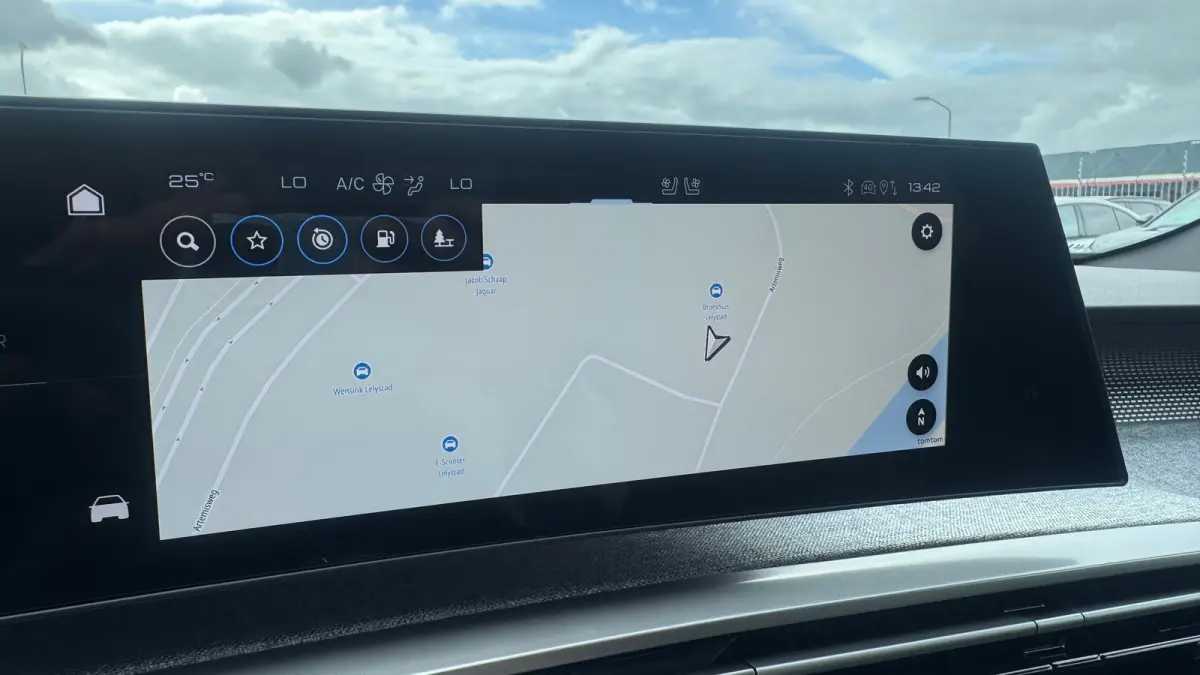 GT Exclusive | Adaptieve cruise control met Stop&Go functie | Elektrische parkeerrem | Extra getinte achterste zijruiten en achterruit