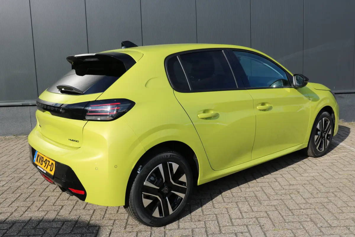 Allure | Adaptieve cruise control met Stop&Go functie | Elektrische parkeerrem | Extra getinte achterste zijruiten en achterruit