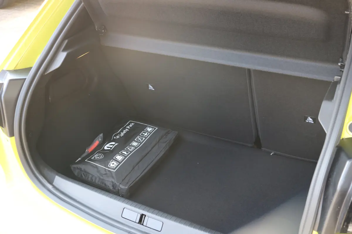 Allure | Adaptieve cruise control met Stop&Go functie | Elektrische parkeerrem | Extra getinte achterste zijruiten en achterruit