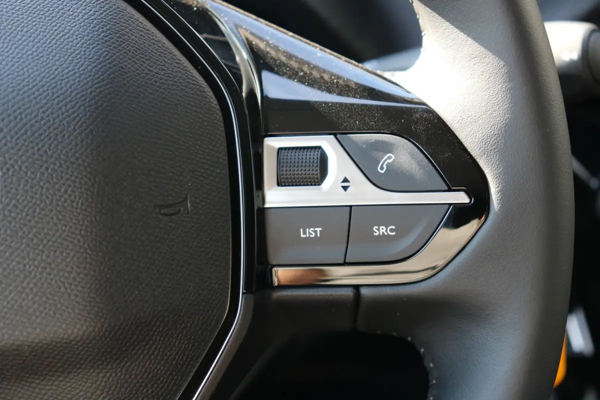 Allure | Adaptieve cruise control met Stop&Go functie | Elektrische parkeerrem | Extra getinte achterste zijruiten en achterruit