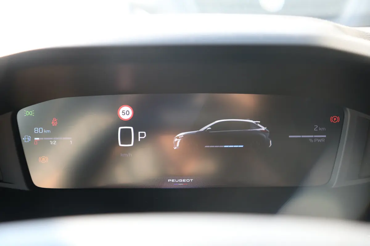 Allure | Adaptieve cruise control met Stop&Go functie | Elektrische parkeerrem | Extra getinte achterste zijruiten en achterruit