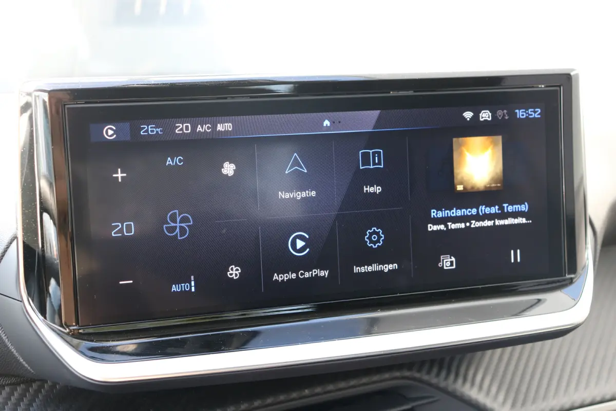 Allure | Adaptieve cruise control met Stop&Go functie | Elektrische parkeerrem | Extra getinte achterste zijruiten en achterruit