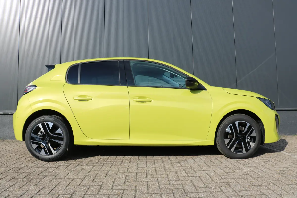 Allure | Adaptieve cruise control met Stop&Go functie | Elektrische parkeerrem | Extra getinte achterste zijruiten en achterruit