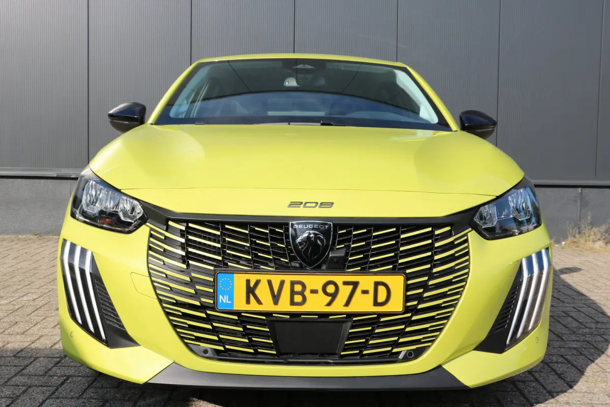 Allure | Adaptieve cruise control met Stop&Go functie | Elektrische parkeerrem | Extra getinte achterste zijruiten en achterruit