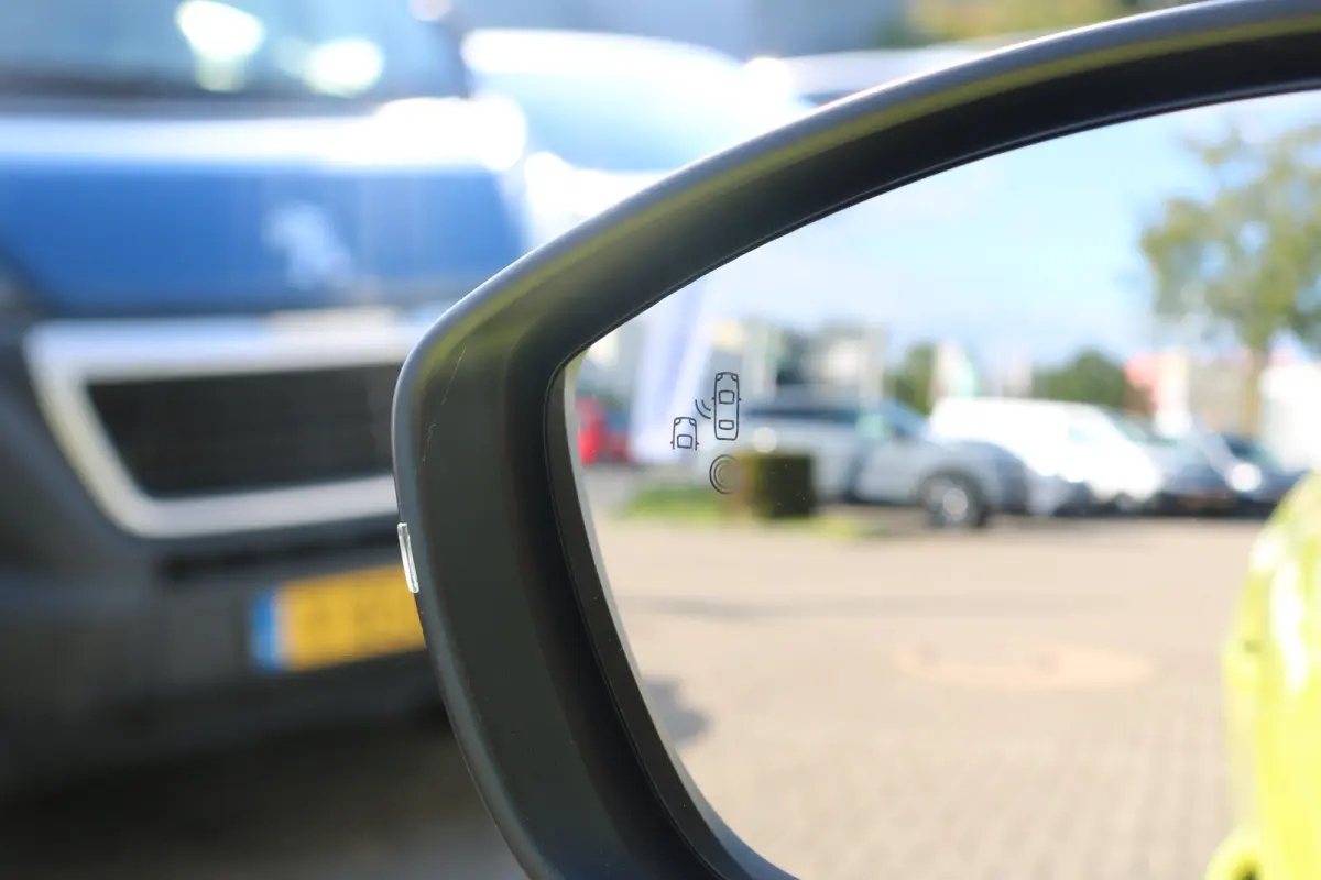 Allure | Adaptieve cruise control met Stop&Go functie | Elektrische parkeerrem | Extra getinte achterste zijruiten en achterruit