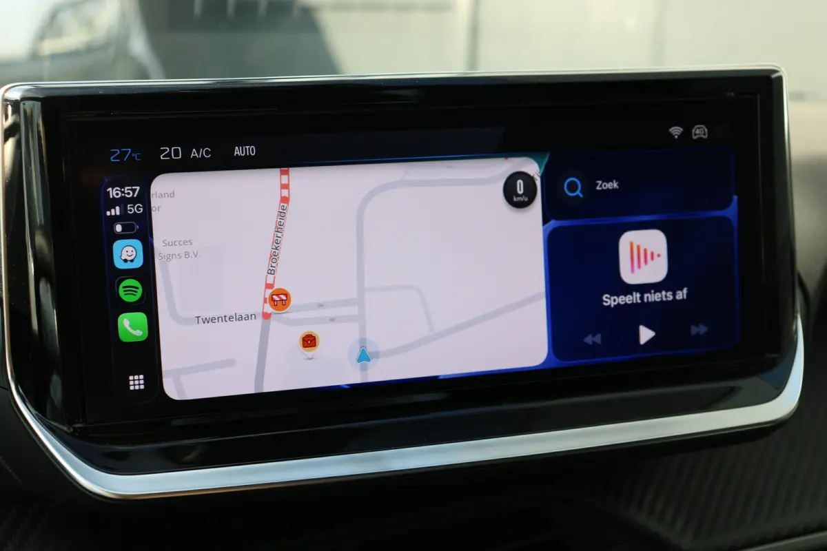 Allure | Adaptieve cruise control met Stop&Go functie | Elektrische parkeerrem | Extra getinte achterste zijruiten en achterruit