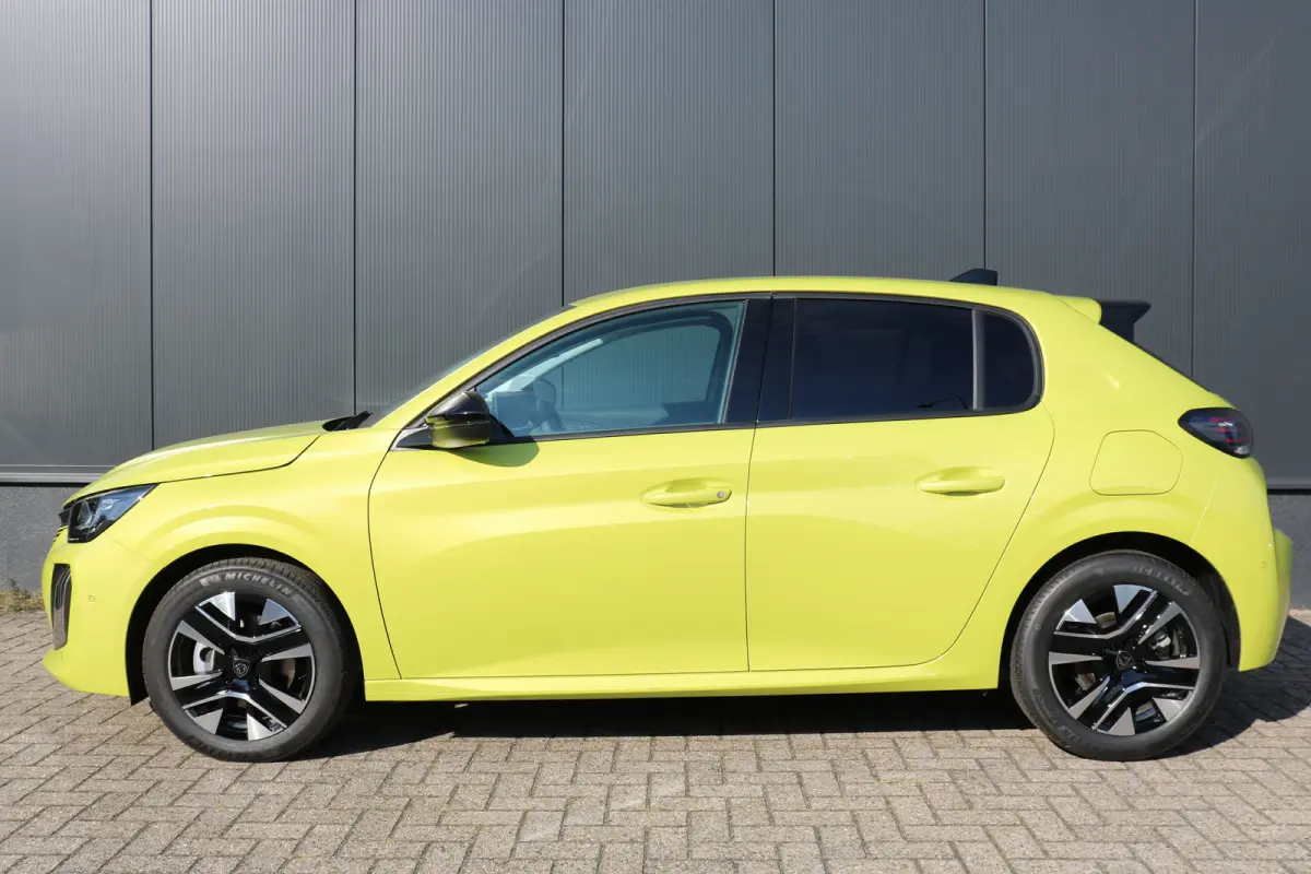 Allure | Adaptieve cruise control met Stop&Go functie | Elektrische parkeerrem | Extra getinte achterste zijruiten en achterruit