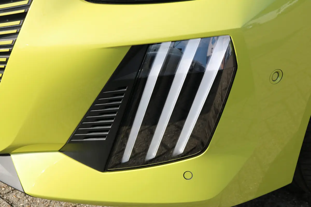 Allure | Adaptieve cruise control met Stop&Go functie | Elektrische parkeerrem | Extra getinte achterste zijruiten en achterruit
