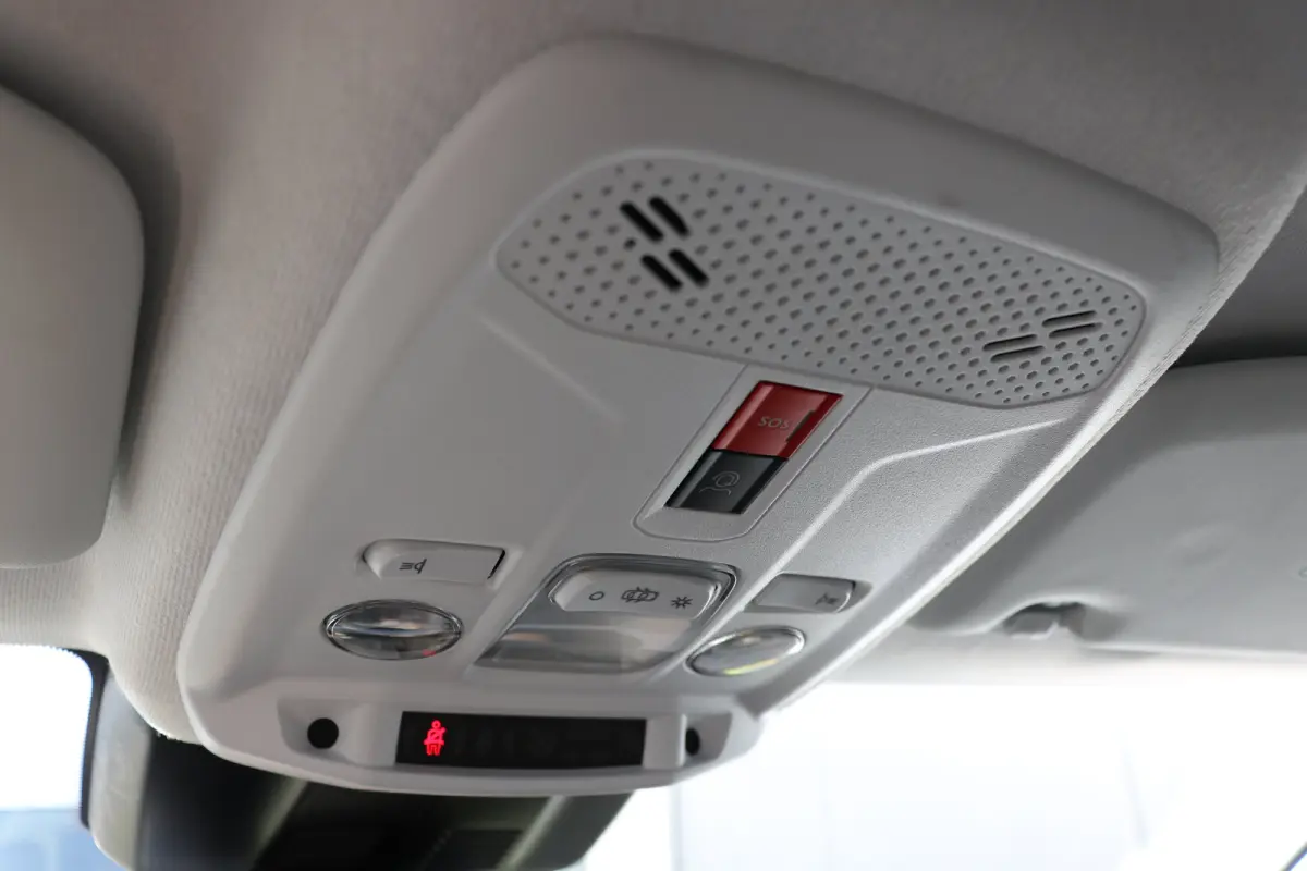 Allure | Adaptieve cruise control met Stop&Go functie | Elektrische parkeerrem | Extra getinte achterste zijruiten en achterruit