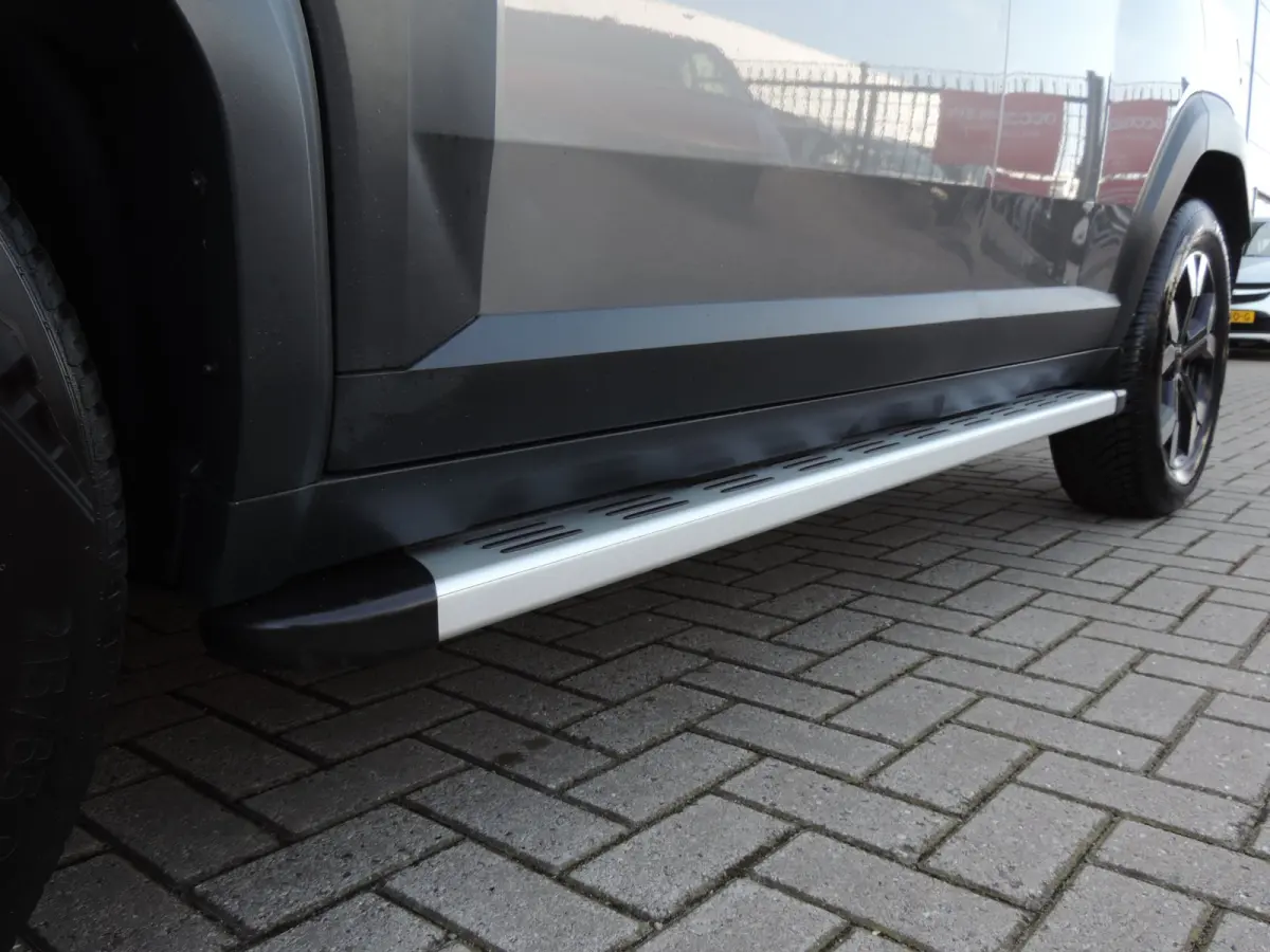 1.2-T 131PK MHEV Extreme 20.000km | 1e Eig | Treeplanken | 17” | LED kopl | Afn.th | ECC | Cruise contr | 360Cam