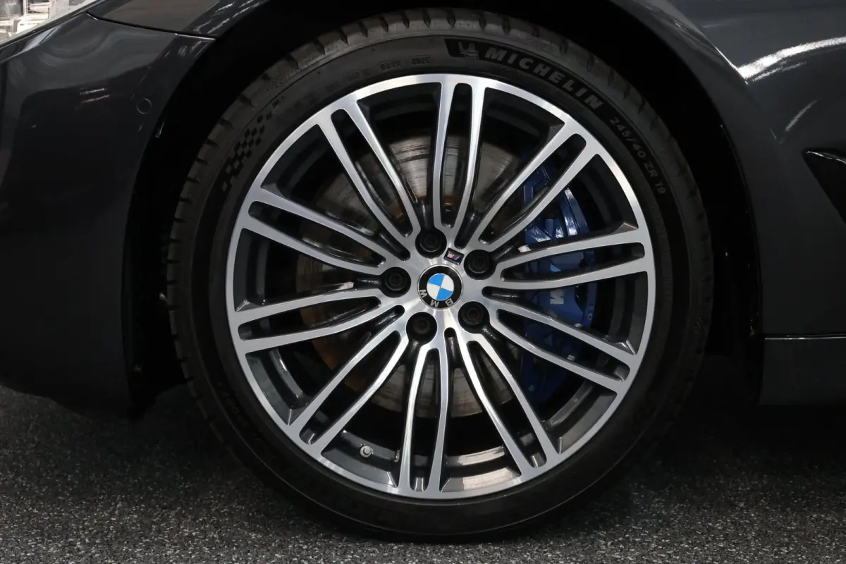 540i xDrive M-Sport LED/VIRTUAL/SFEER/PANO/LEER+S.VERWARMING+MEMORY/19" LMV/360/ACC/ECC/12 MND GARANTIE!