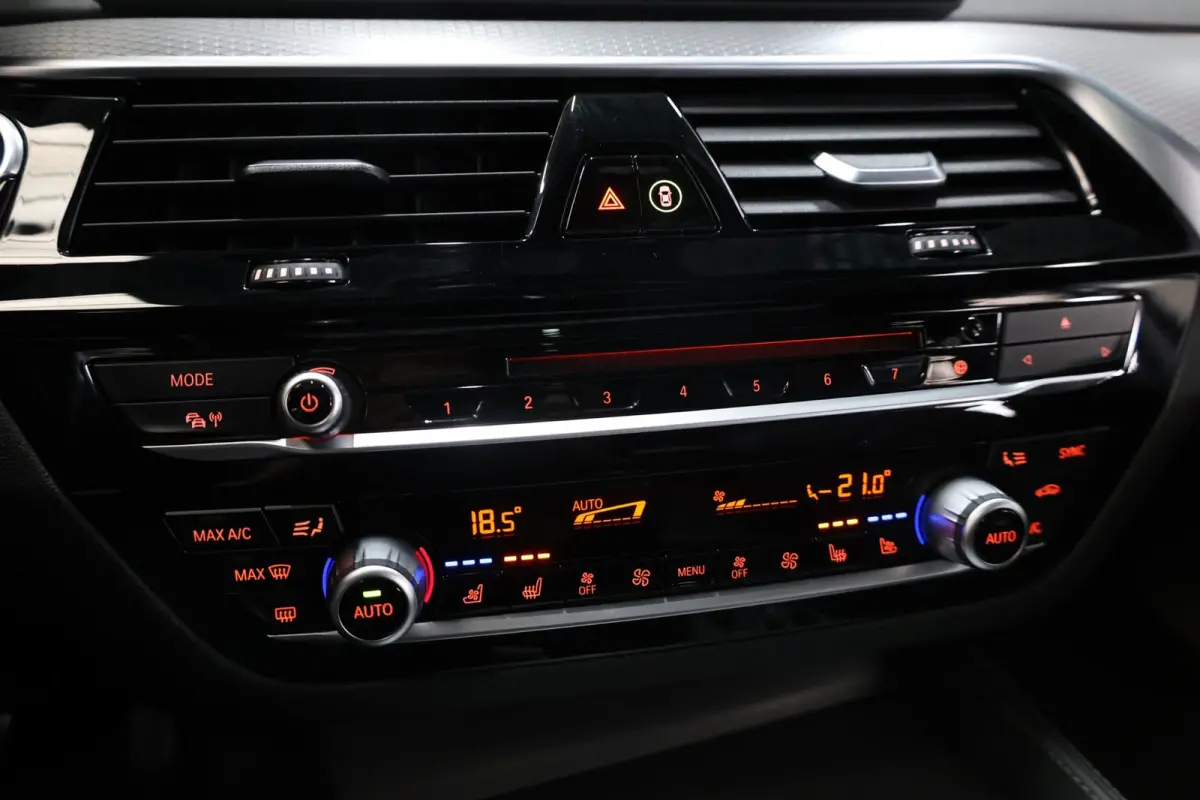 540i xDrive M-Sport LED/VIRTUAL/SFEER/PANO/LEER+S.VERWARMING+MEMORY/19" LMV/360/ACC/ECC/12 MND GARANTIE!