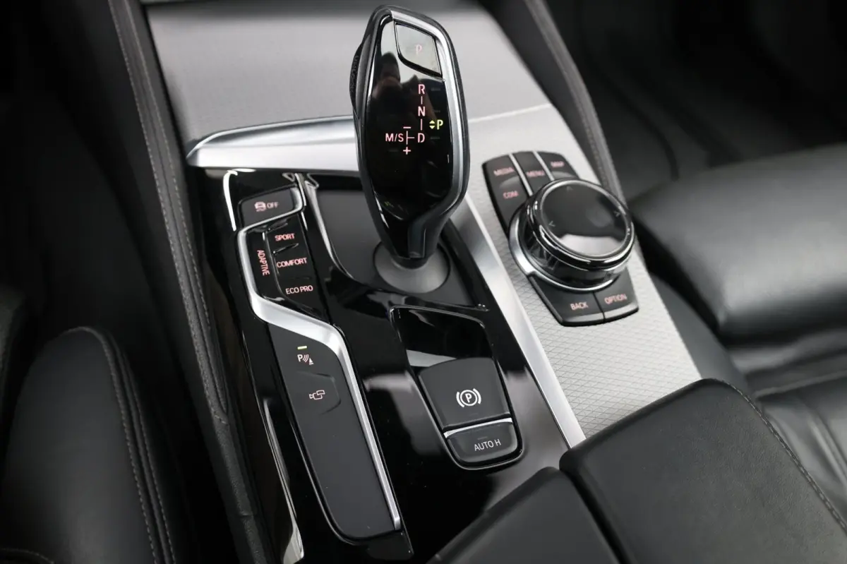 540i xDrive M-Sport LED/VIRTUAL/SFEER/PANO/LEER+S.VERWARMING+MEMORY/19" LMV/360/ACC/ECC/12 MND GARANTIE!