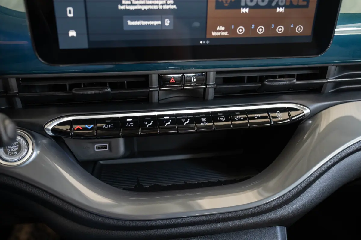 1.0 Hybrid Torino Launch Edition | Tot 8 Jaar Garantie | Climate Controle | Apple Carplay & Android Auto | Parkeersensoren | Lichtmetalen velgen |
