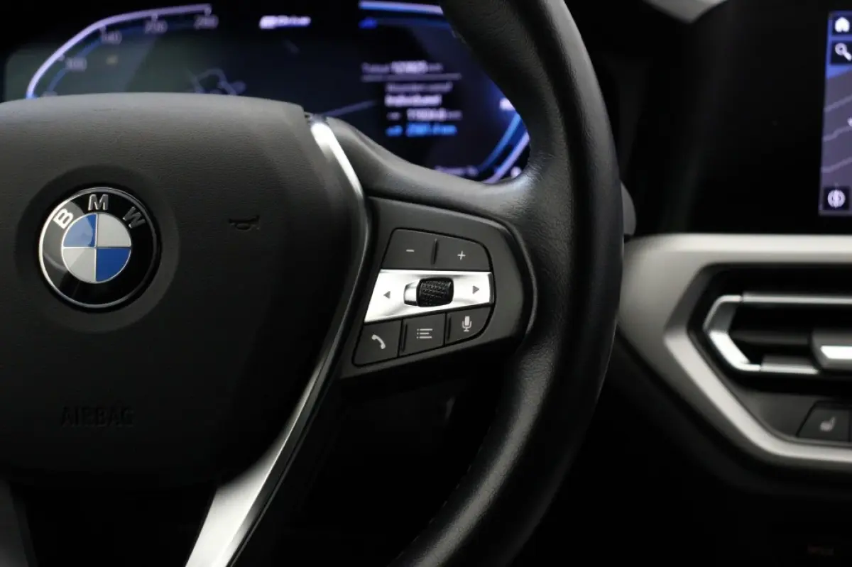 320e Business Edition Plus - Carplay, Leer, Stoelverw. Afn. Trekhaak