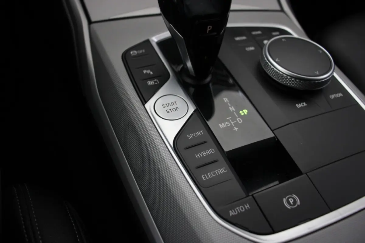 320e Business Edition Plus - Carplay, Leer, Stoelverw. Afn. Trekhaak