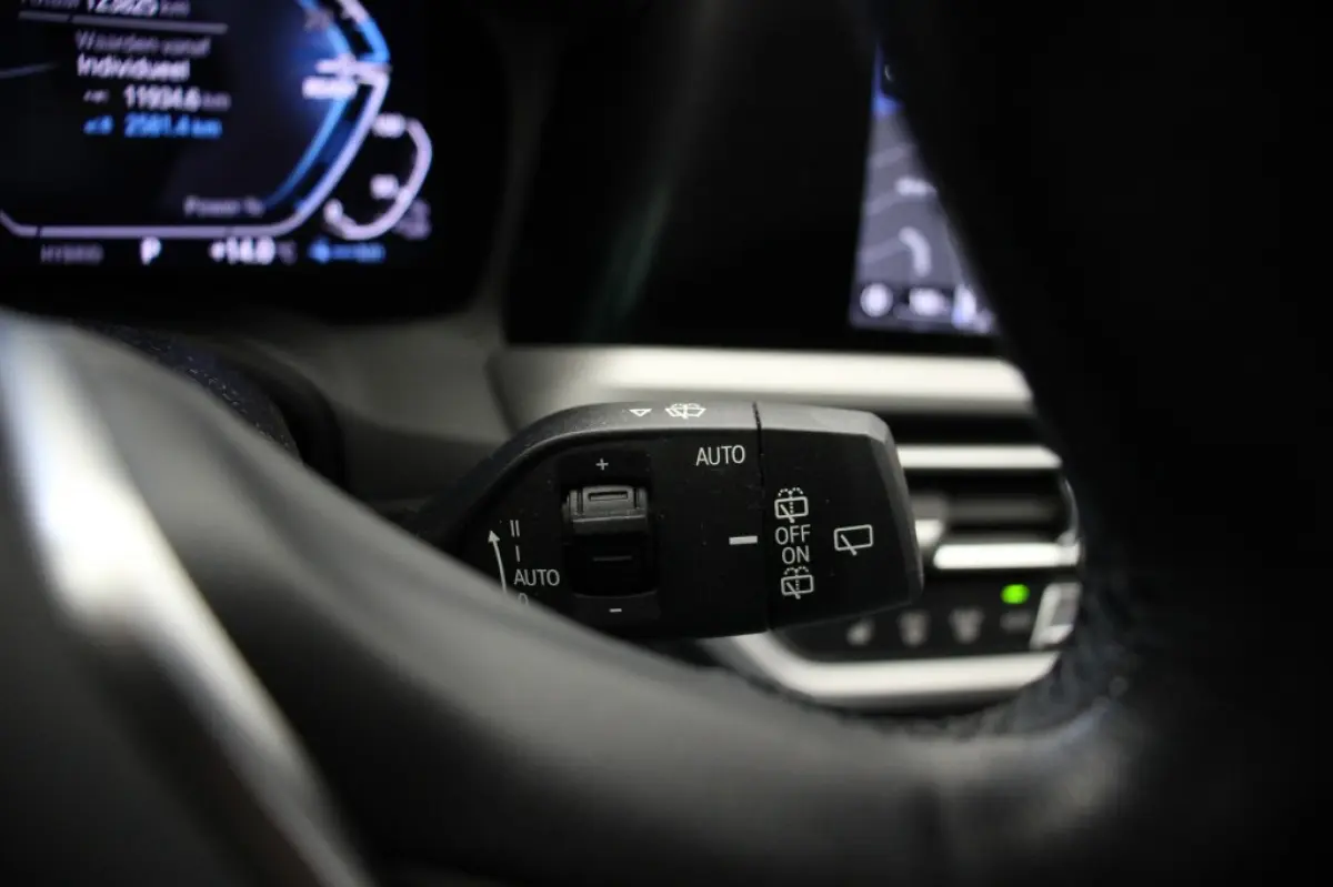 320e Business Edition Plus - Carplay, Leer, Stoelverw. Afn. Trekhaak