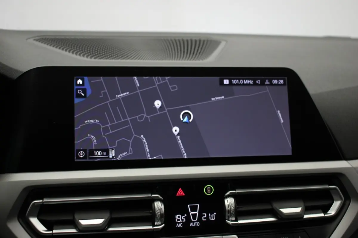 320e Business Edition Plus - Carplay, Leer, Stoelverw. Afn. Trekhaak