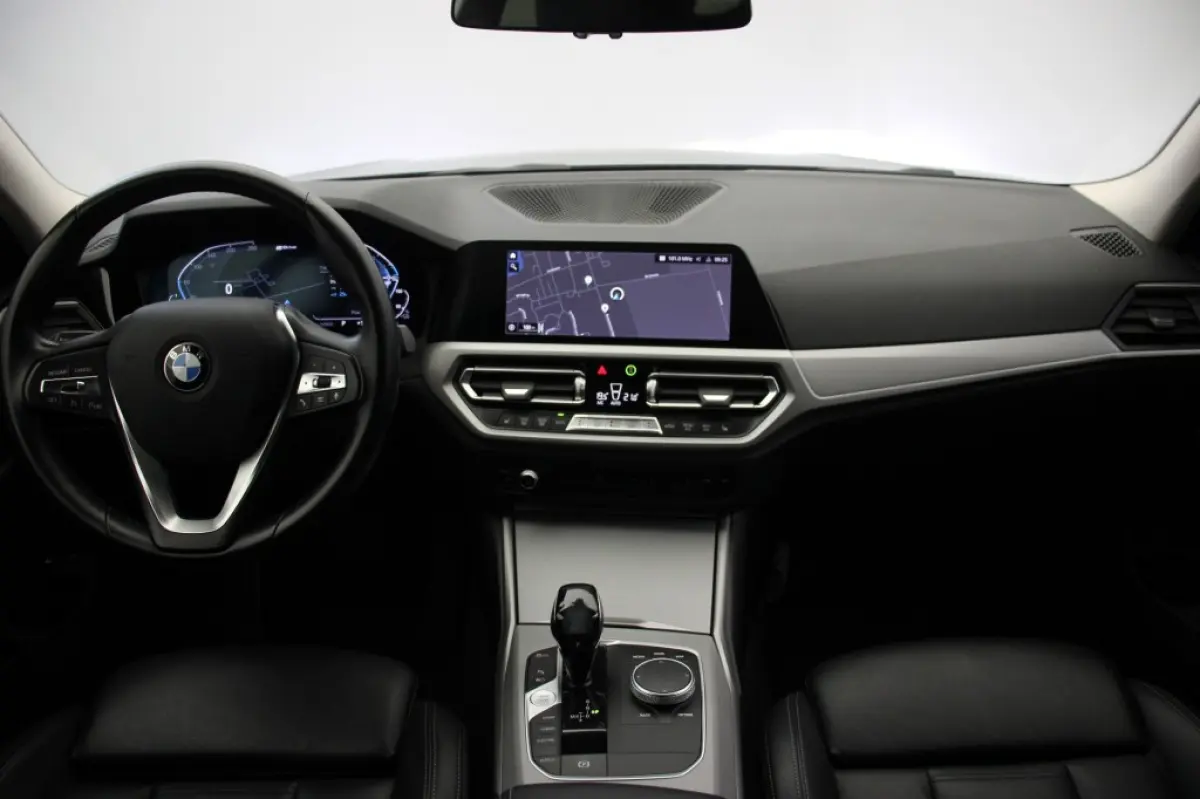 320e Business Edition Plus - Carplay, Leer, Stoelverw. Afn. Trekhaak