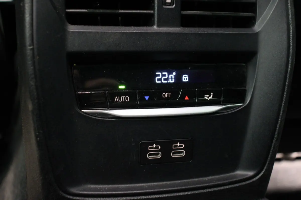 320e Business Edition Plus - Carplay, Leer, Stoelverw. Afn. Trekhaak