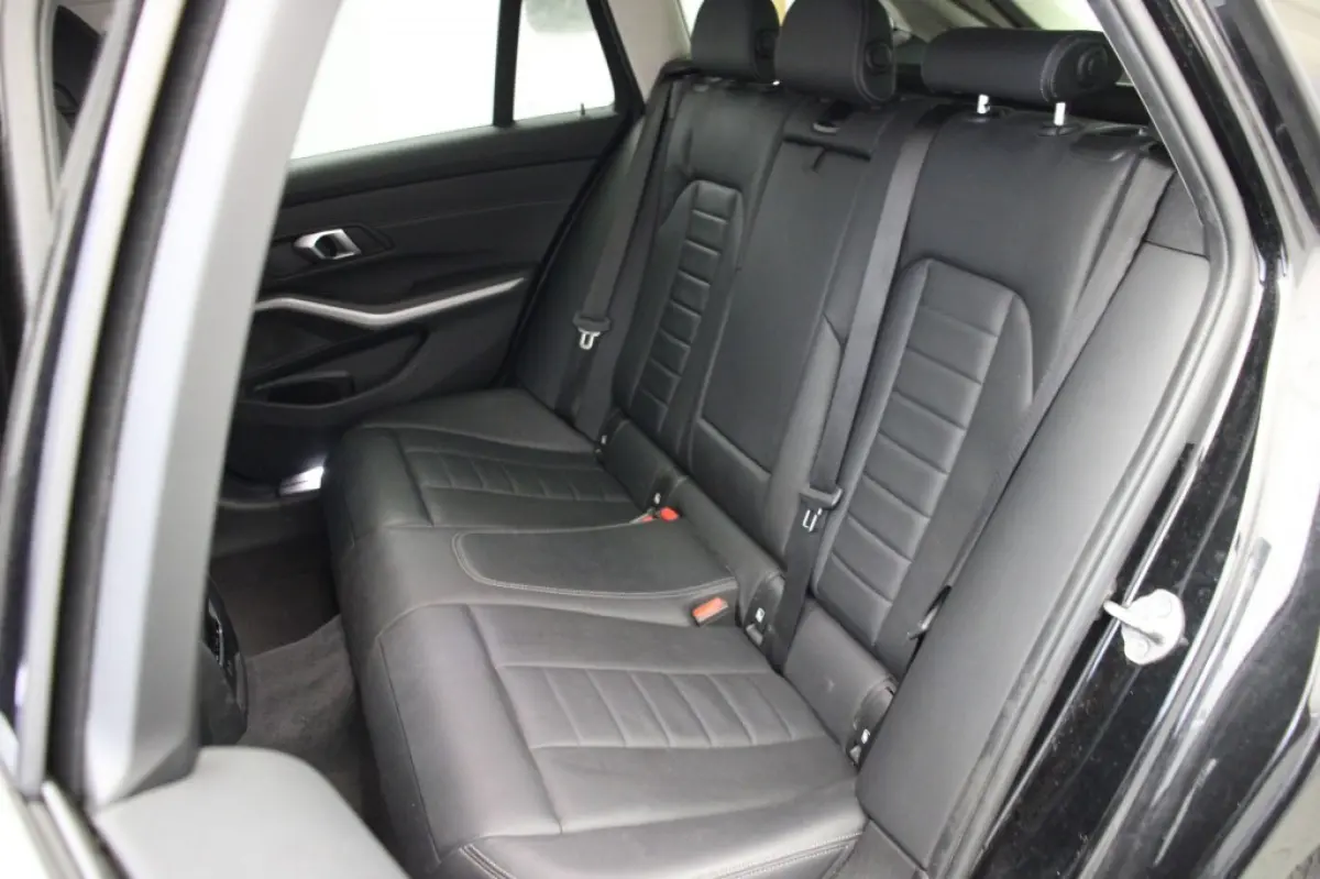 320e Business Edition Plus - Carplay, Leer, Stoelverw. Afn. Trekhaak