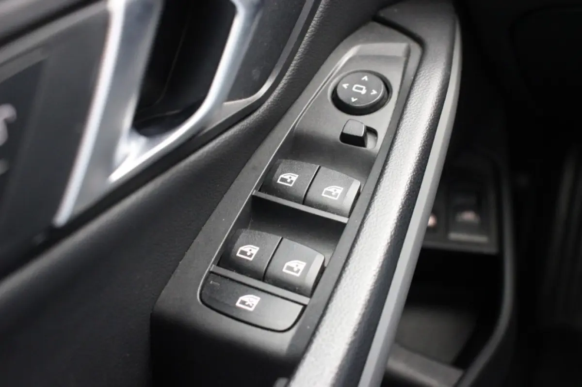 320e Business Edition Plus - Carplay, Leer, Stoelverw. Afn. Trekhaak