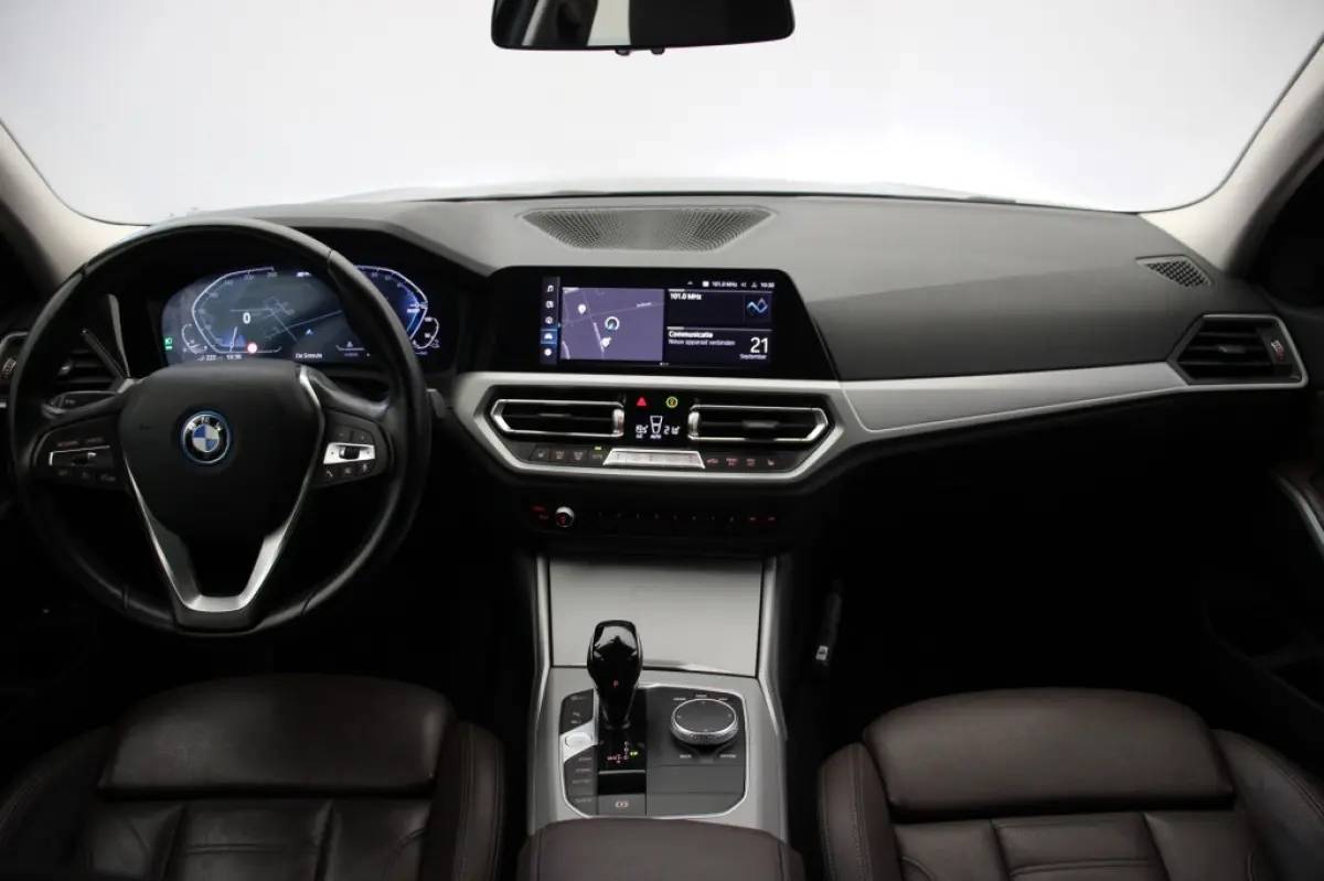 320e Business Edition Plus - Carplay, Leer, Stoelverw. Digitaal Cockpit