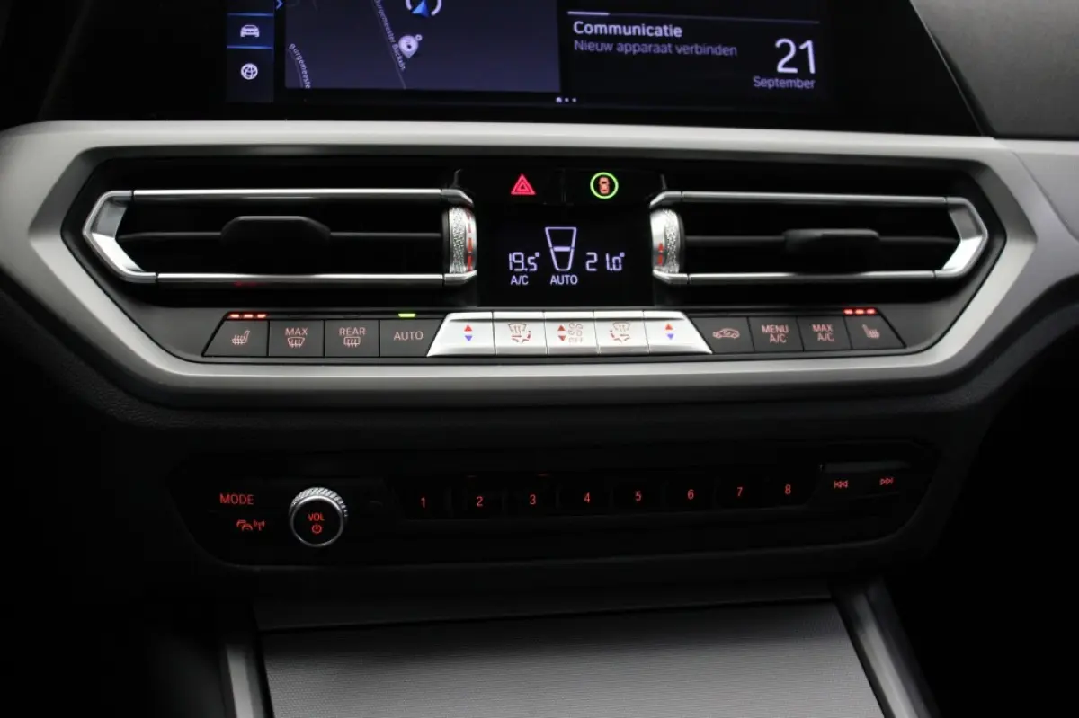 320e Business Edition Plus - Carplay, Leer, Stoelverw. Digitaal Cockpit