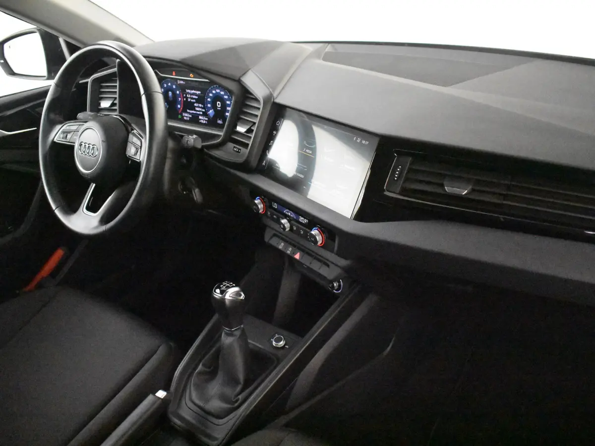 25 TFSI Epic l Digital Dash l Apple carplay Android auto | Navigatie | Cruise control | Climate control | Rijstrooksensoren | 17"LMV