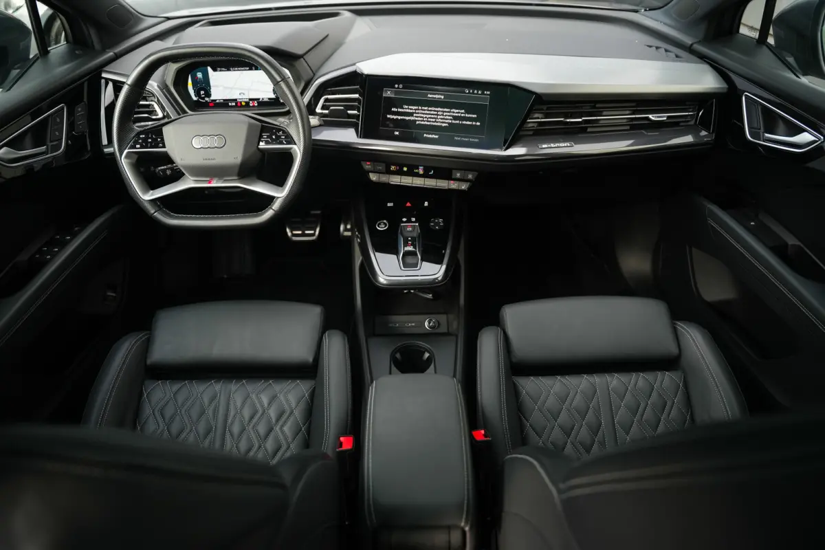 50 Quattro 299 pk S-Edition 77 kWh /Pano-Dak /Head-Up/ Matrix LED/ ACC/ Leder/ Memory/ Keyless/ Trekhaak/ Camera/ Ambient/ 21'' LMV