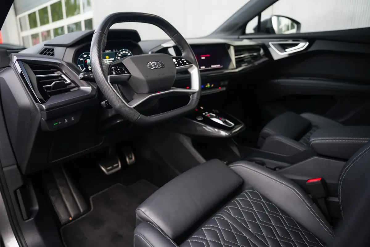 50 Quattro 299 pk S-Edition 77 kWh /Pano-Dak /Head-Up/ Matrix LED/ ACC/ Leder/ Memory/ Keyless/ Trekhaak/ Camera/ Ambient/ 21'' LMV
