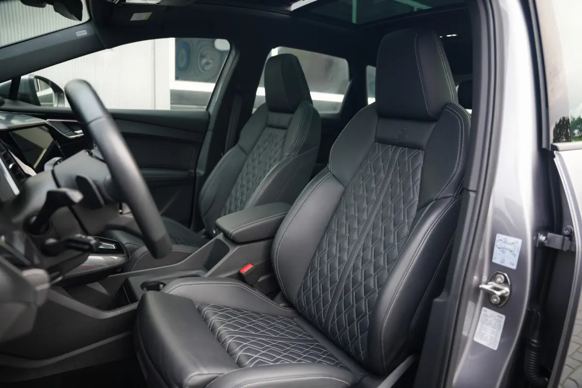 50 Quattro 299 pk S-Edition 77 kWh /Pano-Dak /Head-Up/ Matrix LED/ ACC/ Leder/ Memory/ Keyless/ Trekhaak/ Camera/ Ambient/ 21'' LMV