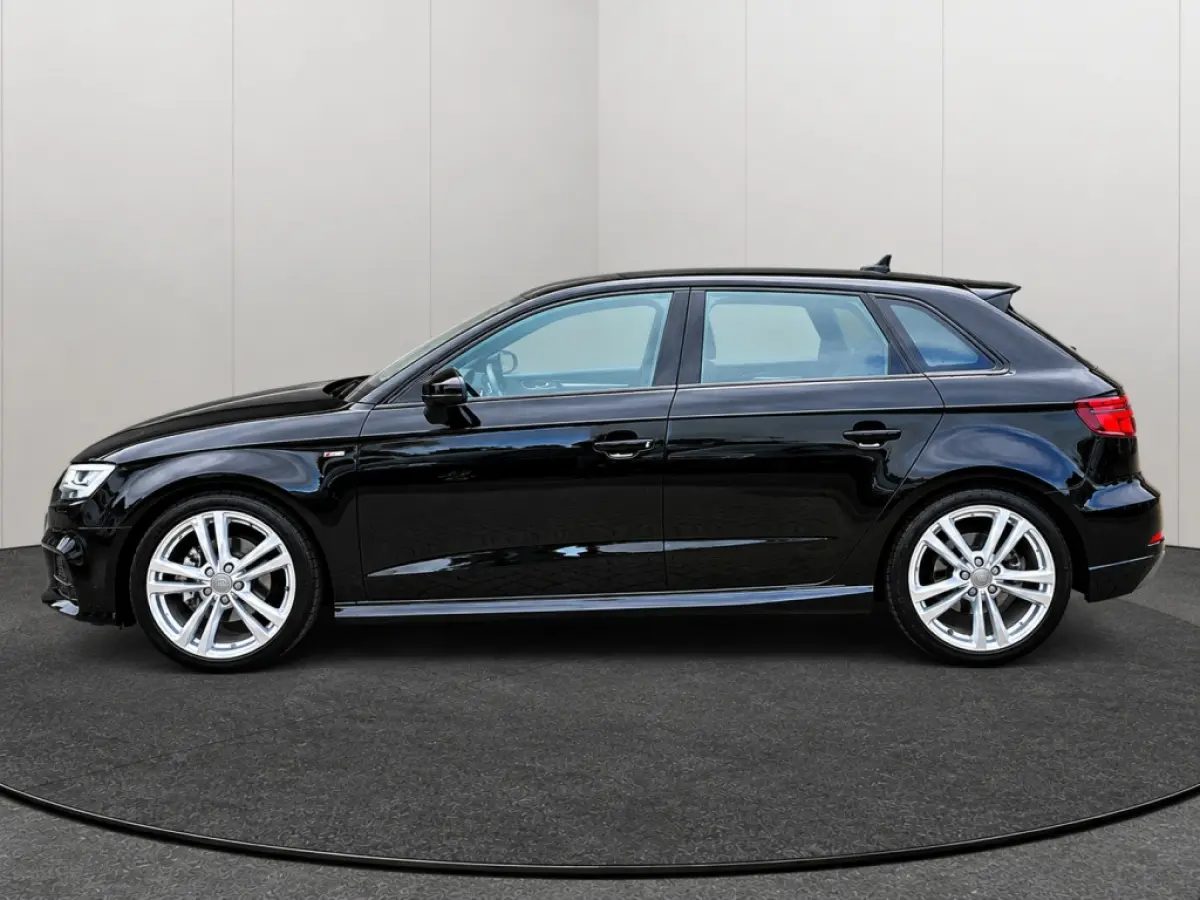 30 TFSI Advance Sport S-line Virtual Cockpit Camera Clima