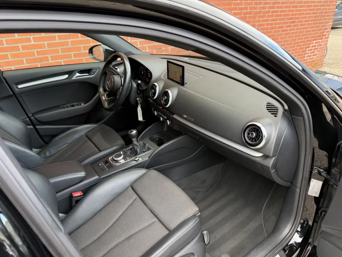 30 TFSI Advance Sport S-line Virtual Cockpit Camera Clima