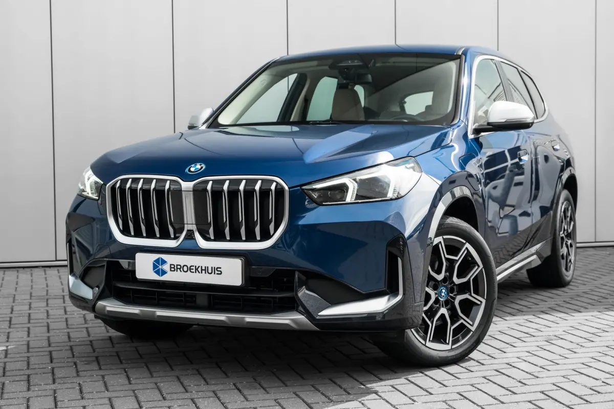 xDrive25e 245PK AUTO 245PK | Head-up Display | 360 Camera | App connect | Keyless | Climate control Cruise control | Navi | DAB | LED | 19"LMV
