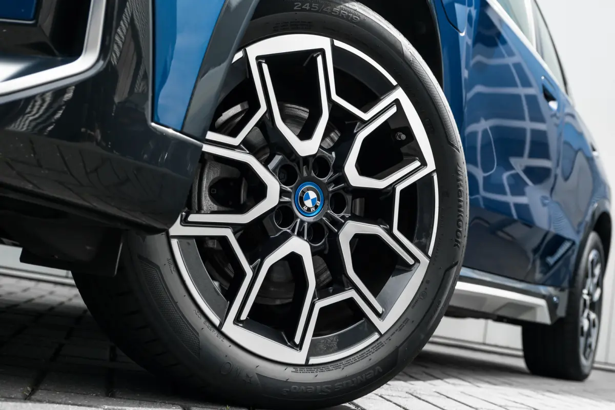 xDrive25e 245PK AUTO 245PK | Head-up Display | 360 Camera | App connect | Keyless | Climate control Cruise control | Navi | DAB | LED | 19"LMV