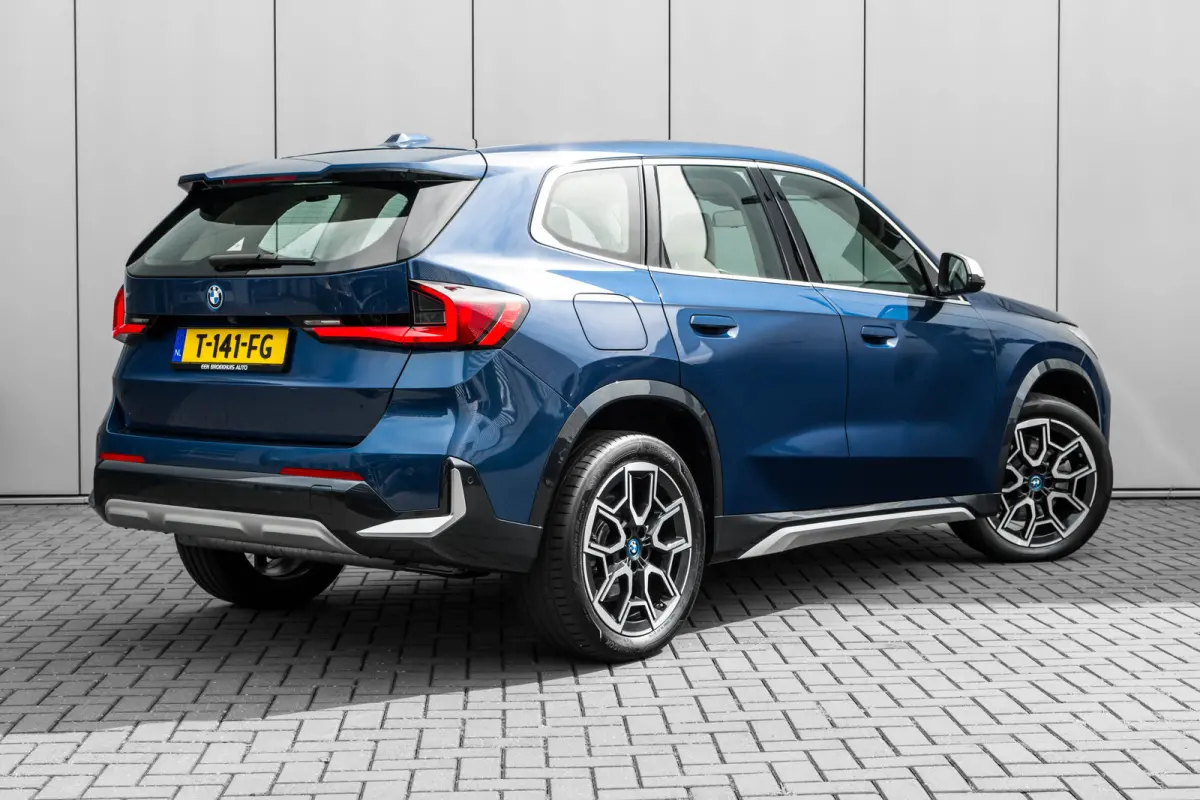 xDrive25e 245PK AUTO 245PK | Head-up Display | 360 Camera | App connect | Keyless | Climate control Cruise control | Navi | DAB | LED | 19"LMV