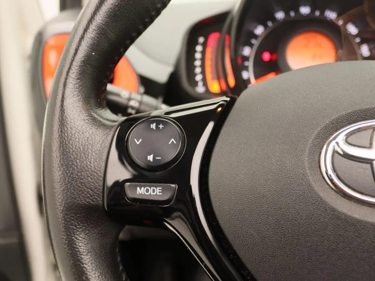 1.0 VVT-i x-otic | Airco | Apple Carplay/Android Auto | Camera | Cabrio!