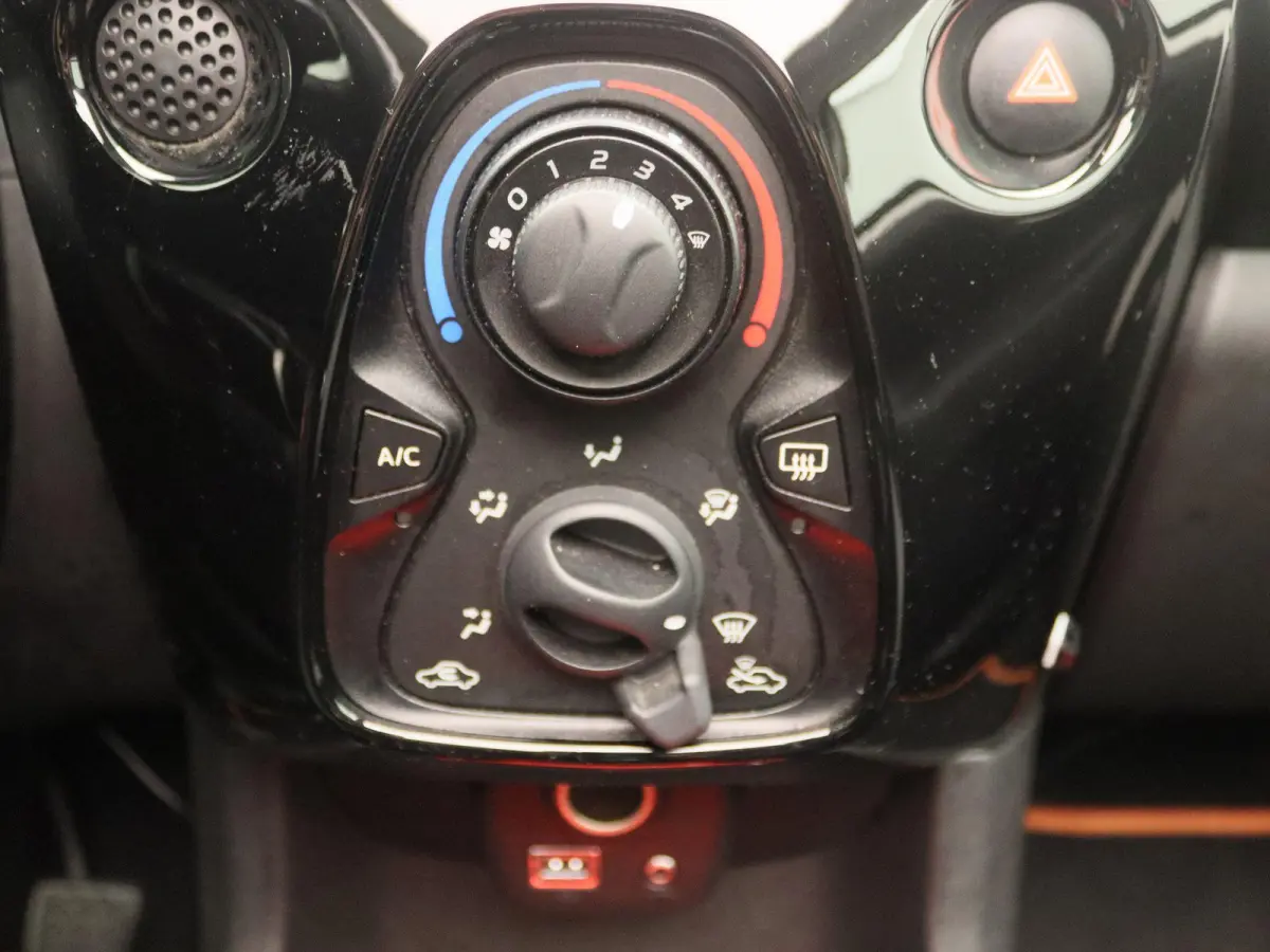 1.0 VVT-i x-otic | Airco | Apple Carplay/Android Auto | Camera | Cabrio!