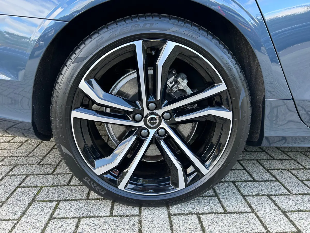 2.0 T8 Plug-in hybrid AWD Ultra Dark | Luchtvering | Heico V-max | Polestar Optimisation | SoH 98% | Trekhaak | HUD |
