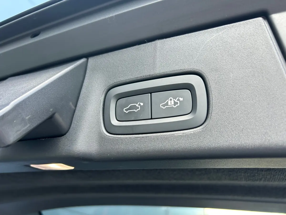 2.0 T8 Plug-in hybrid AWD Ultra Dark | Luchtvering | SoH 98% | Heico V-max | Polestar Optimisation | Trekhaak | HUD |