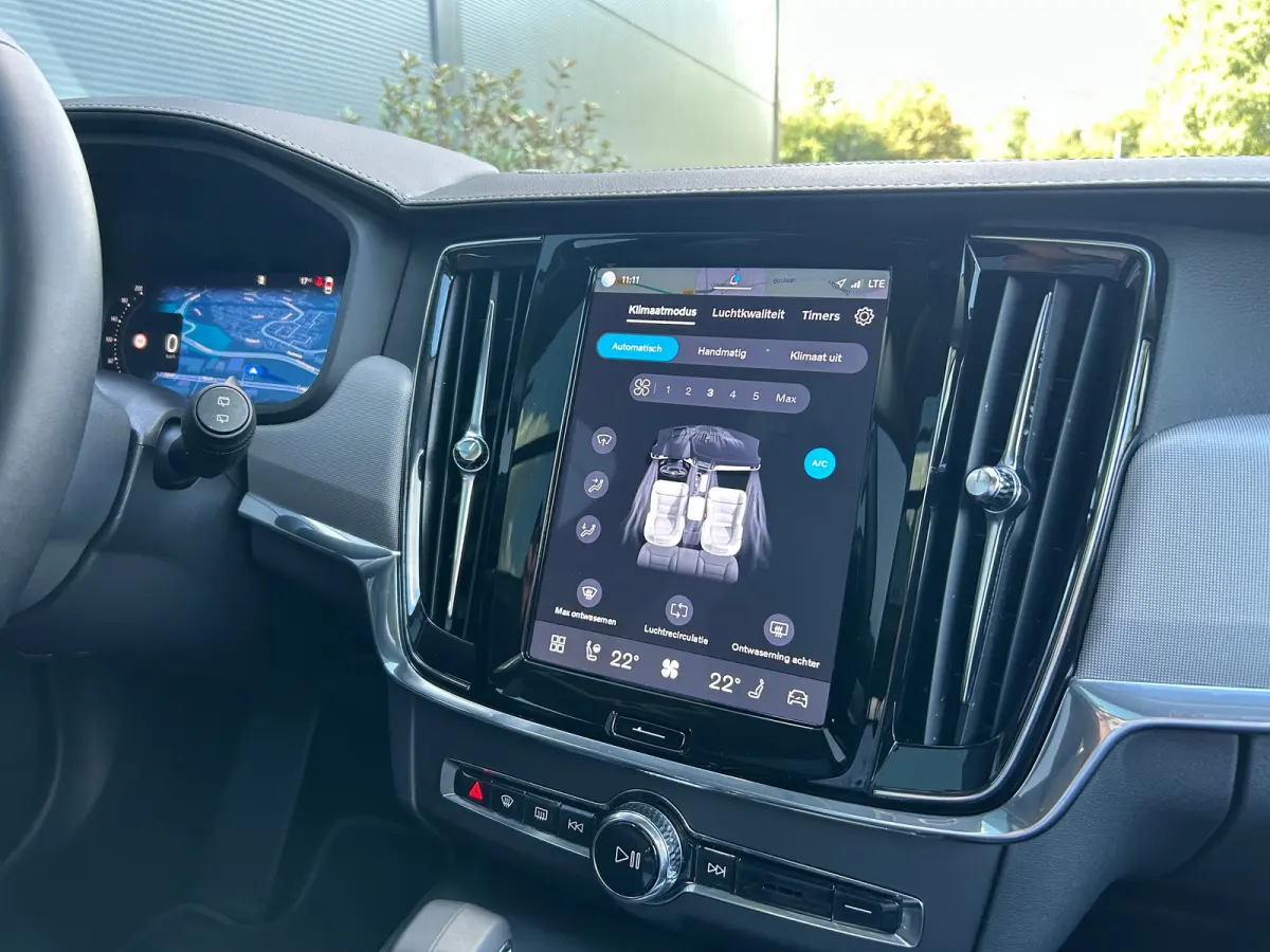 2.0 T8 Plug-in hybrid AWD Ultra Dark | Luchtvering | SoH 98% | Heico V-max | Polestar Optimisation | Trekhaak | HUD |